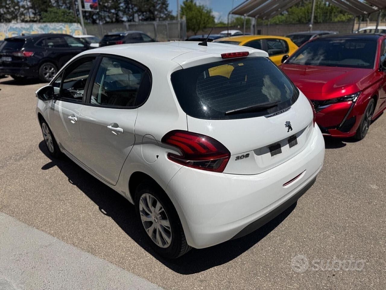Peugeot 208 BlueHDi 100 navigaz CASTELLETTO 8