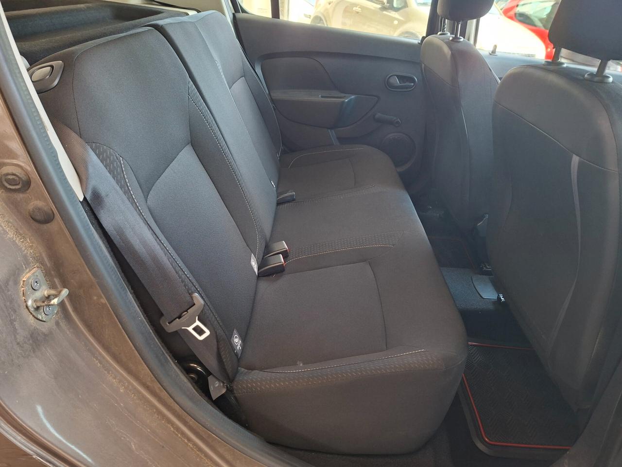 Dacia Sandero 2017 / 75CV / 5PORTE / DA NEOPATENTATI