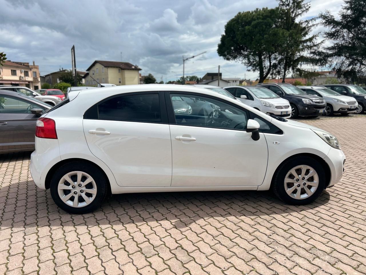 Kia Rio 1.1 CRDi WGT 5p. EX