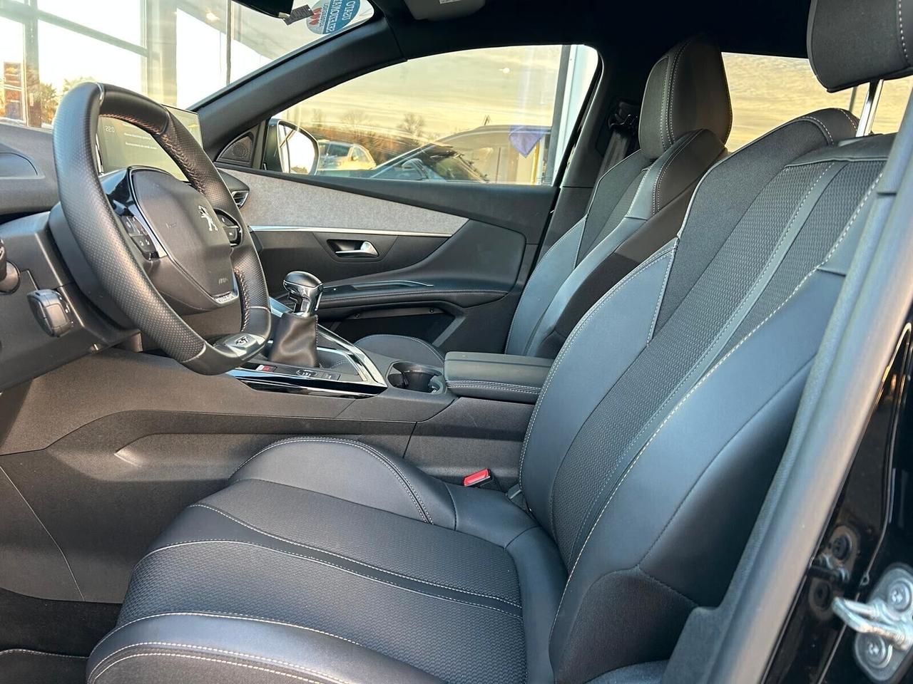 Peugeot 5008 GT PureTech 130 6mt 7 posti KM 0