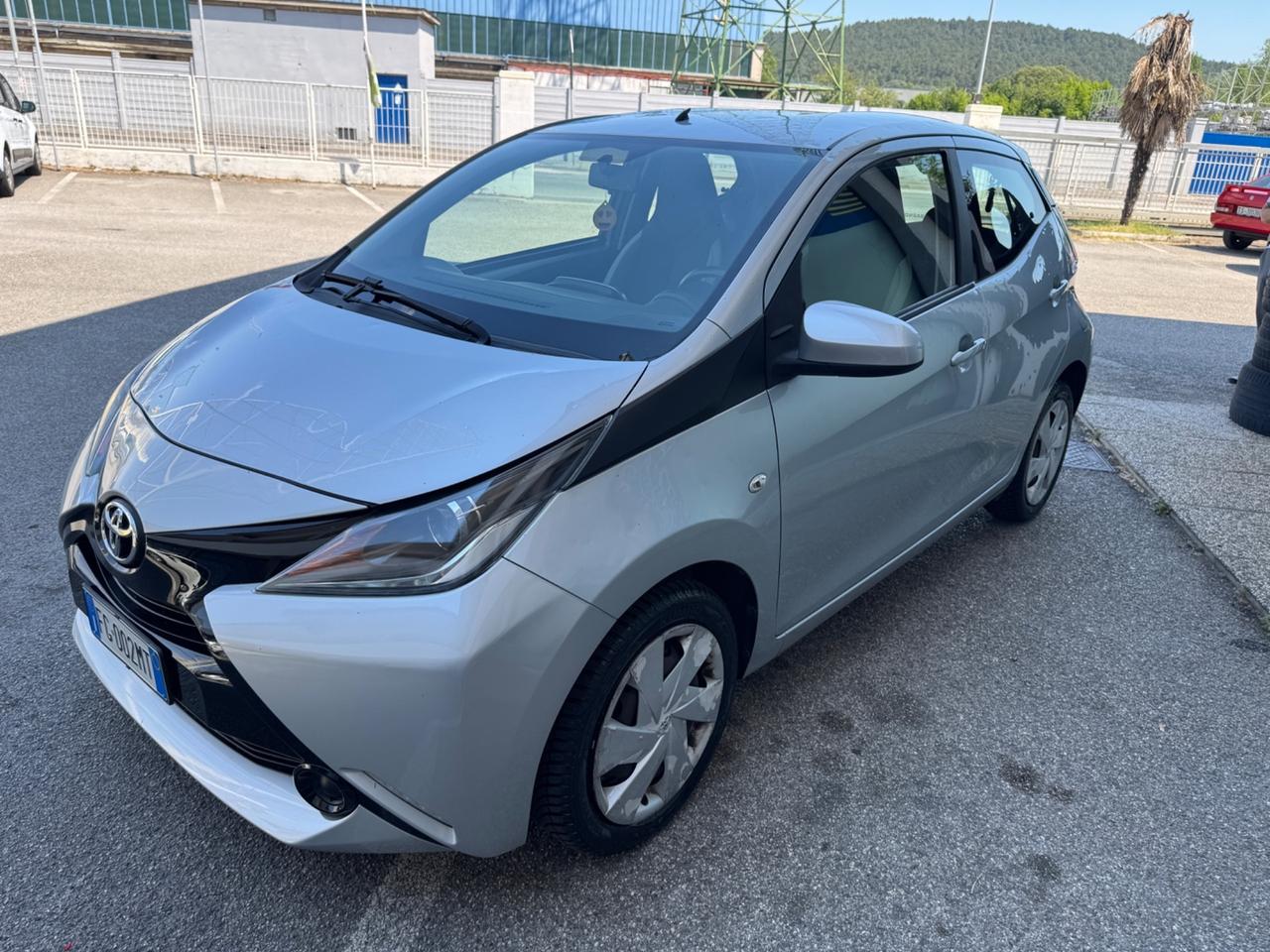 Toyota Aygo 1.0 VVT-i 69 CV 5 porte x-play