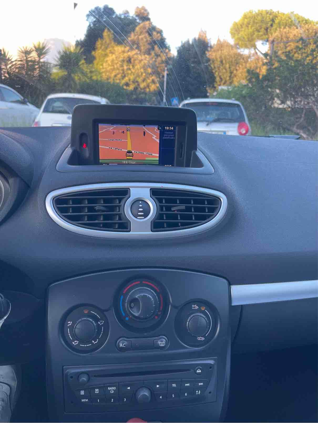 RENAULT CLIO - PER NEOPATENTATI
