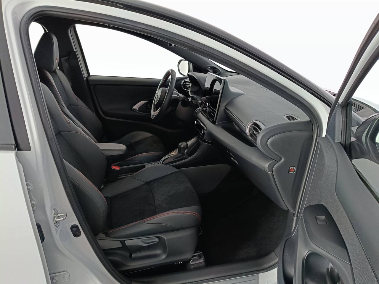 TOYOTA Yaris IV 2020 - Yaris 1.5h 130 GR Sport