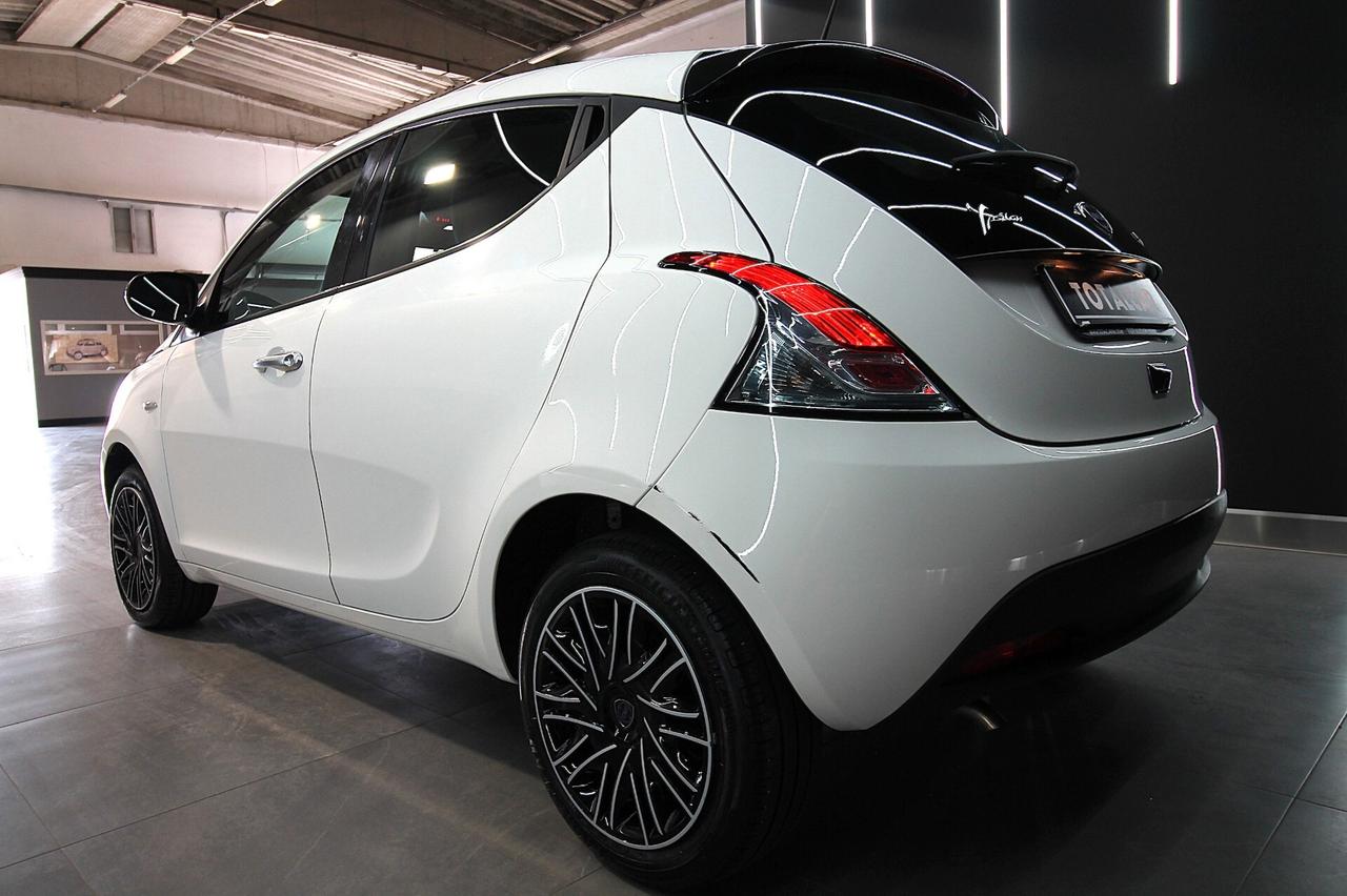 LANCIA YPSILON 1.0 70 CV HYBRID GOLD