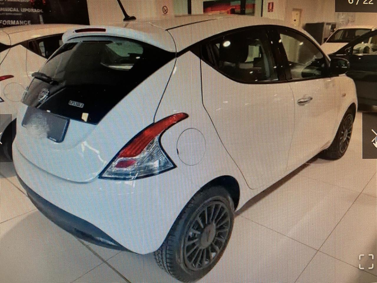 Lancia Ypsilon 1.0 FireFly Hybrid >WoW GLAMOUR !!!