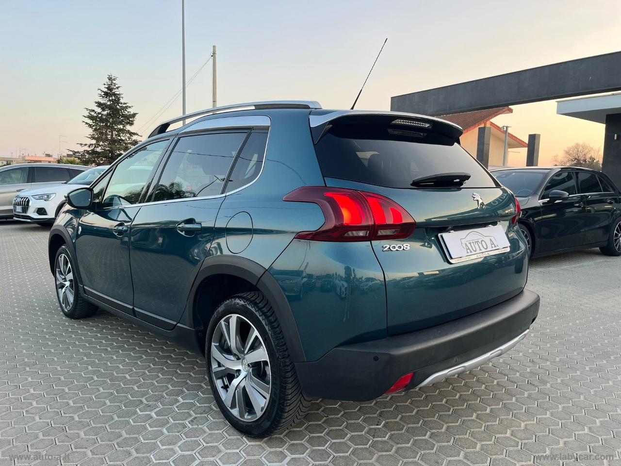PEUGEOT 2008 BlueHDi 120 S&S Crossway