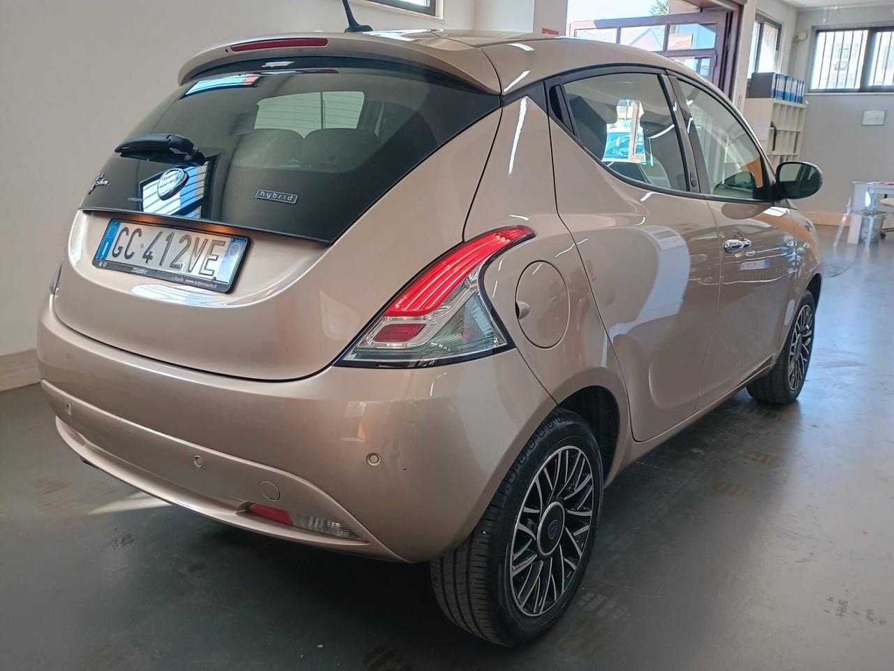 Lancia Ypsilon 1.0 FireFly 5 porte S&S Hybrid Ecochic Gold