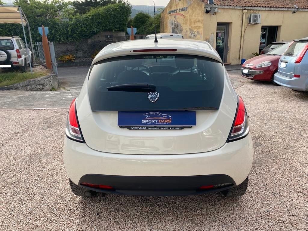 Lancia Ypsilon 1.2 69 CV 5 porte S&S Silver