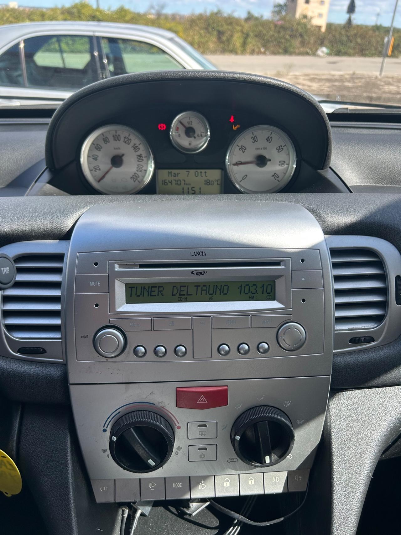 Lancia Ypsilon 1.2 69 CV Unyca