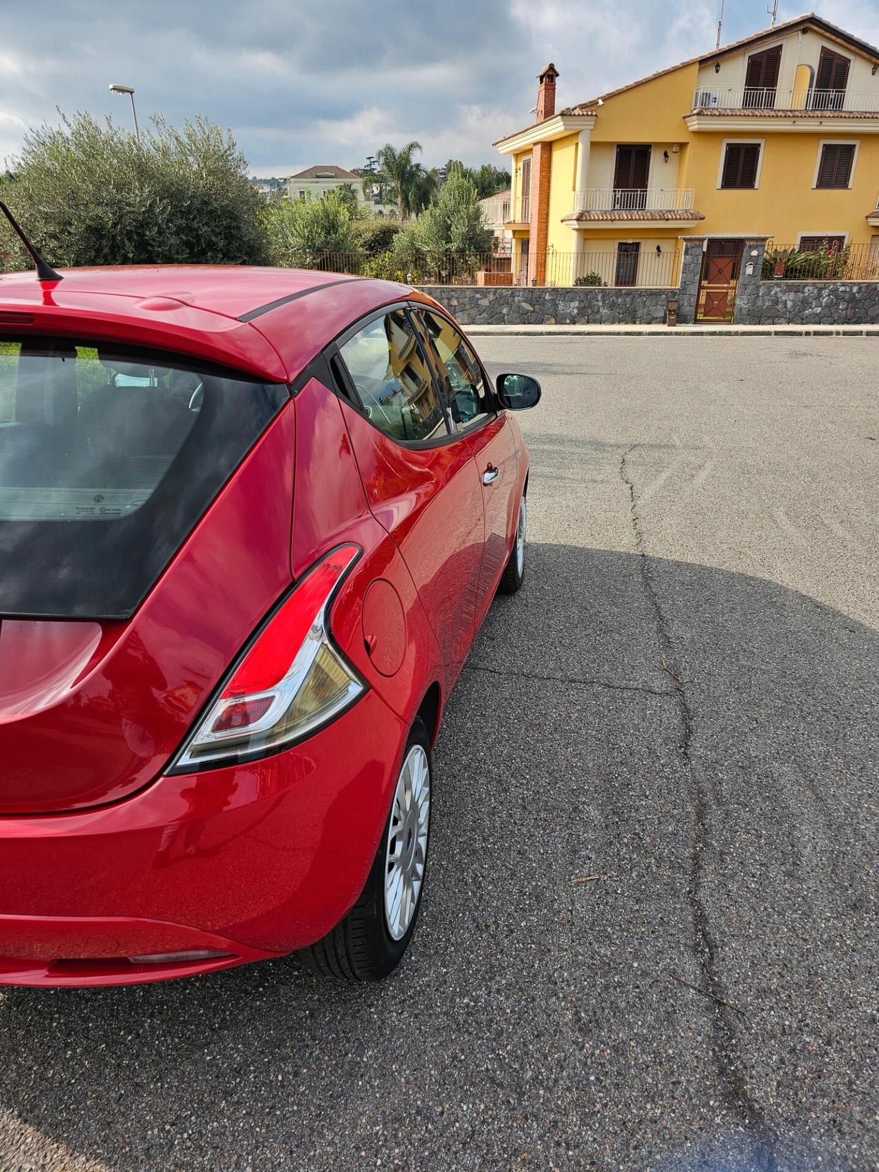 Lancia Ypsilon 1.2 69 CV 5 porte Silver