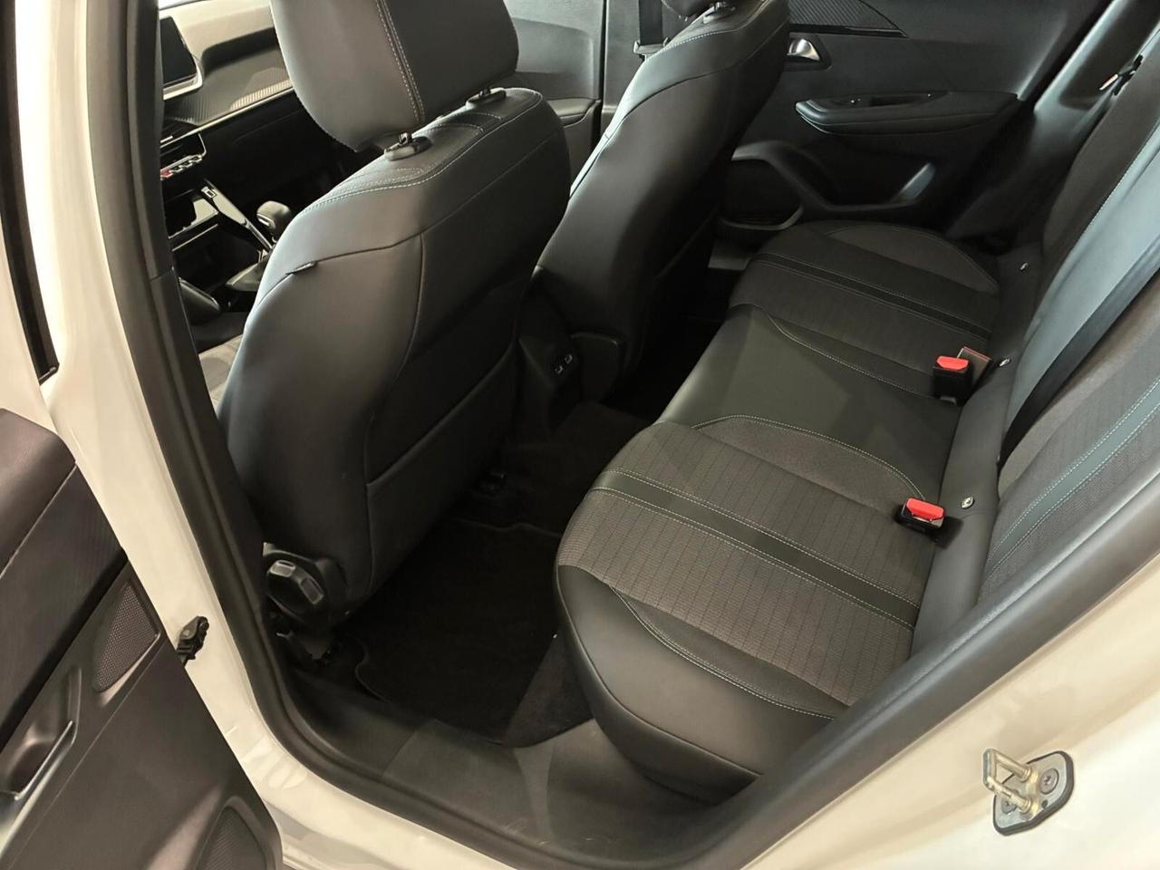 Peugeot 2008 PureTech 100 S&S Allure Pack