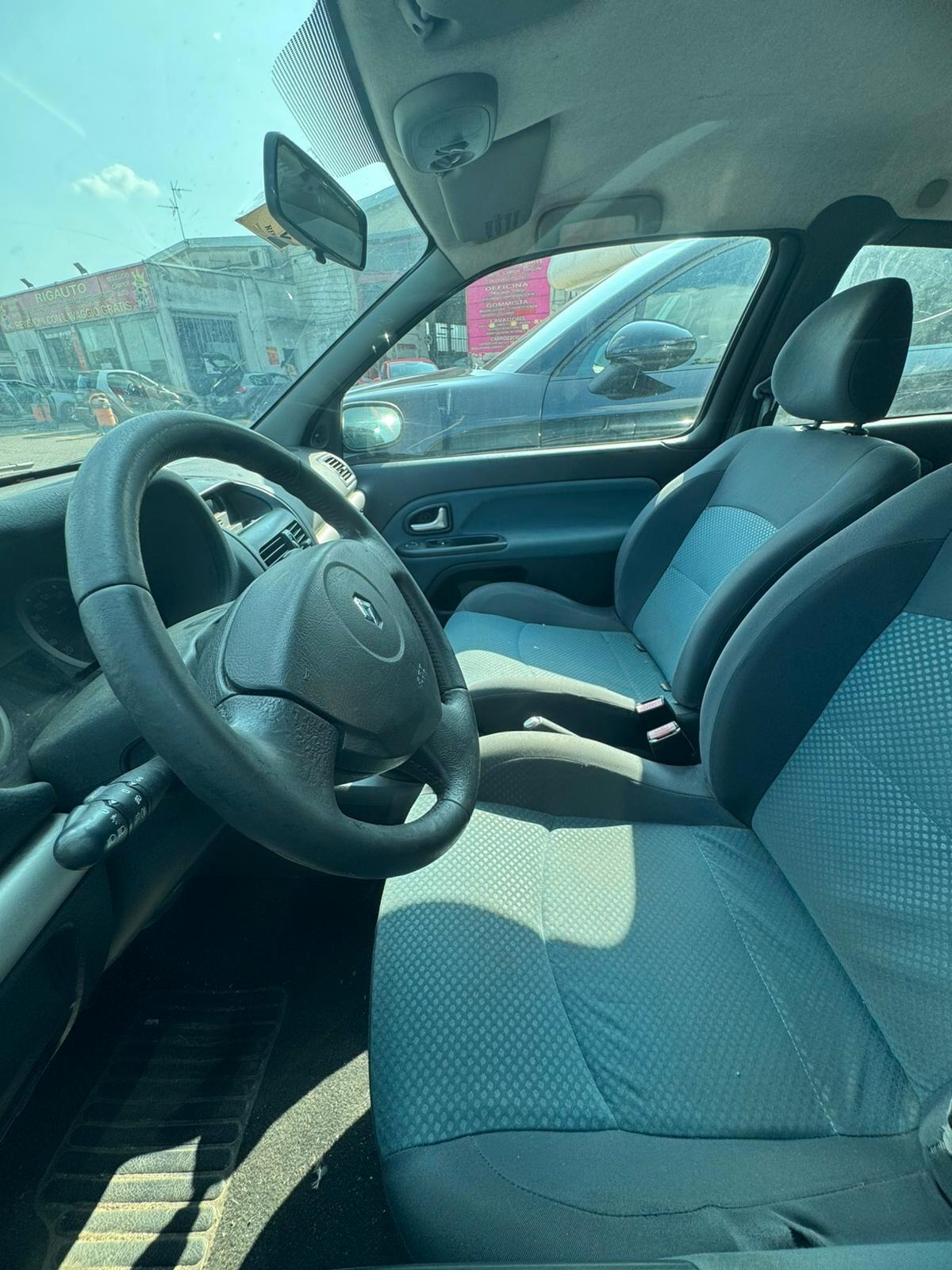 RENAULT CLIO NEOPATENTATI