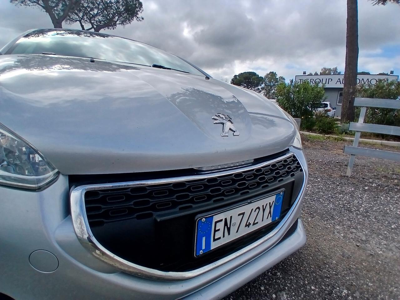 Peugeot 208 1.4 HDi 68 CV 5 porte Allure