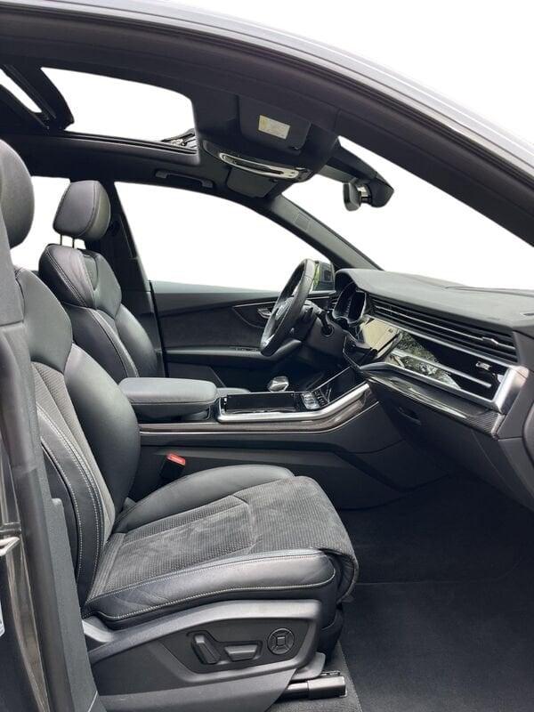 Audi Q8 55 TFSI quattro tiptronic Sport