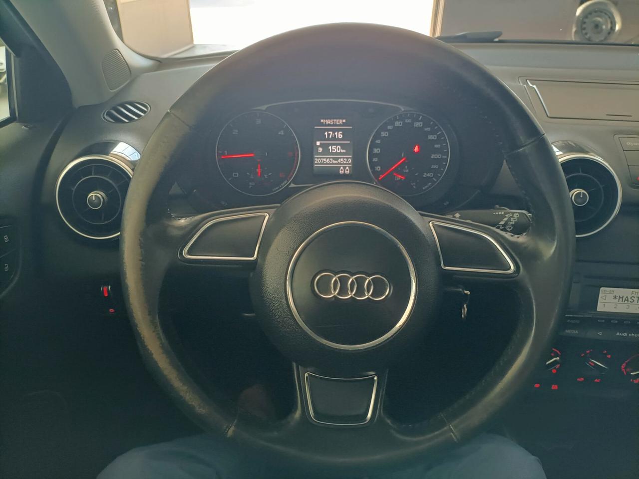 Audi A1 1.6 TDI 105 CV Attraction 07/2011