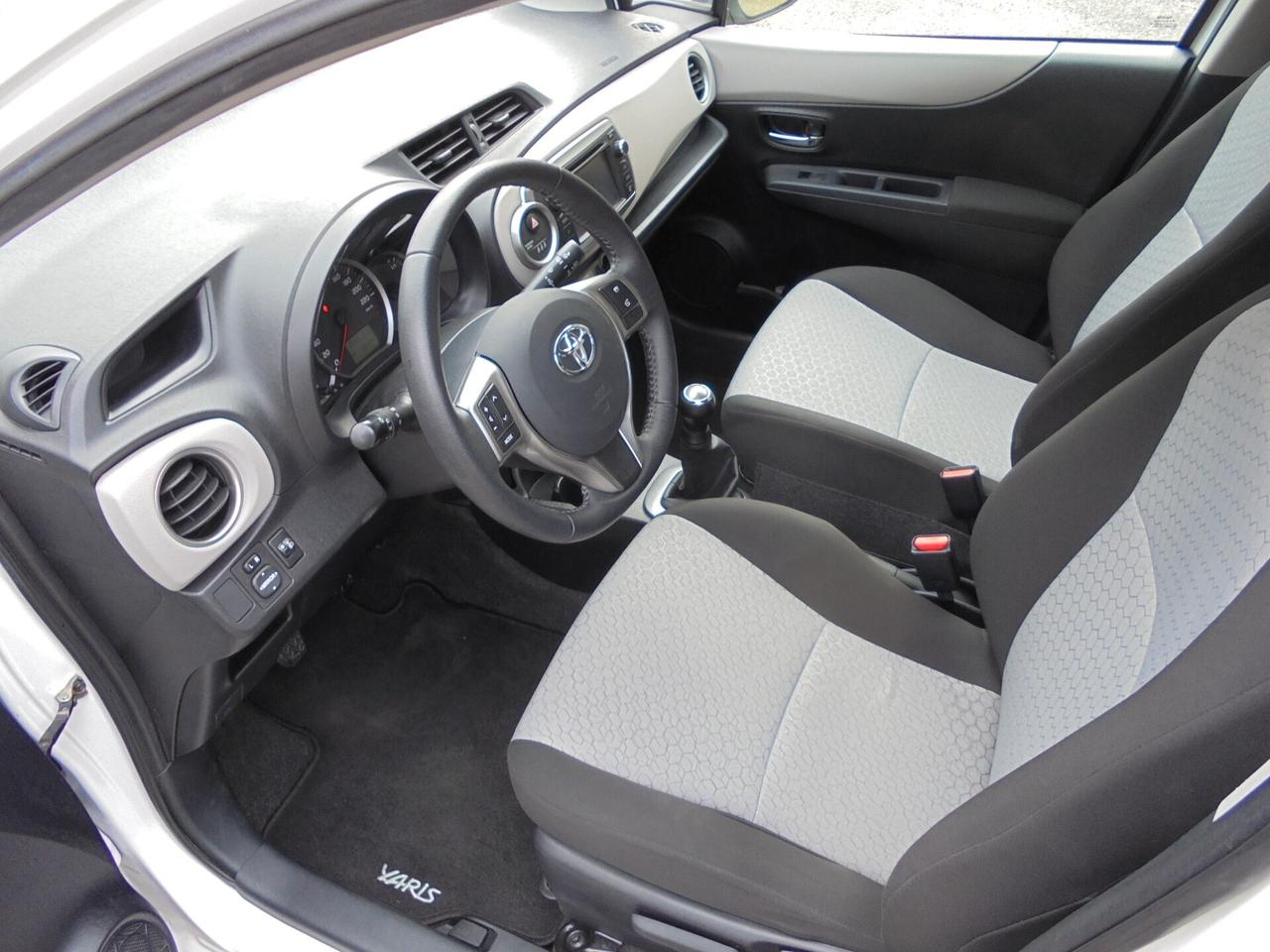 TOYOTA YARIS 1.0 VVT-i 5P LOUNGE – UNIPROPRIETARIO-