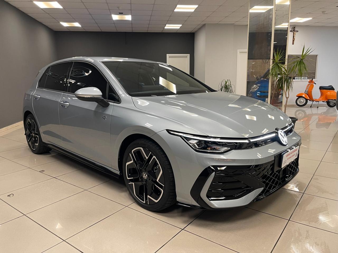 Nuova Volkswagen Golf 8.5 R-Line 2.0 TDI 150cv DSG