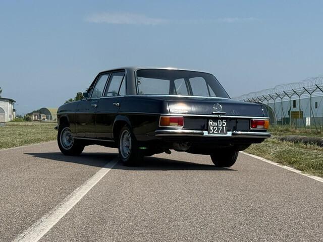 Mercedes 200/8 W115 '68 Prima Serie