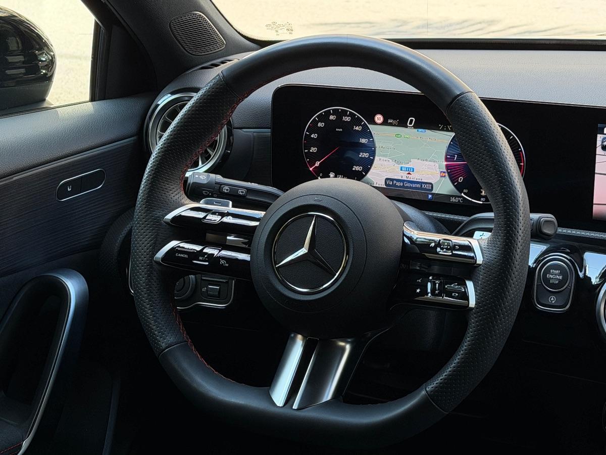 New Mercedes-Benz Classe A 180d Premium AMG Night Edition 116CV