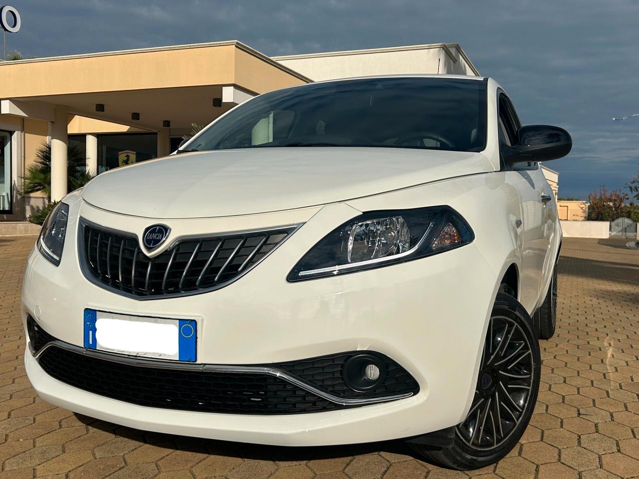 Lancia Ypsilon 1.0 S&S Hybryd Gold RadioTouch 7 pollici car play,