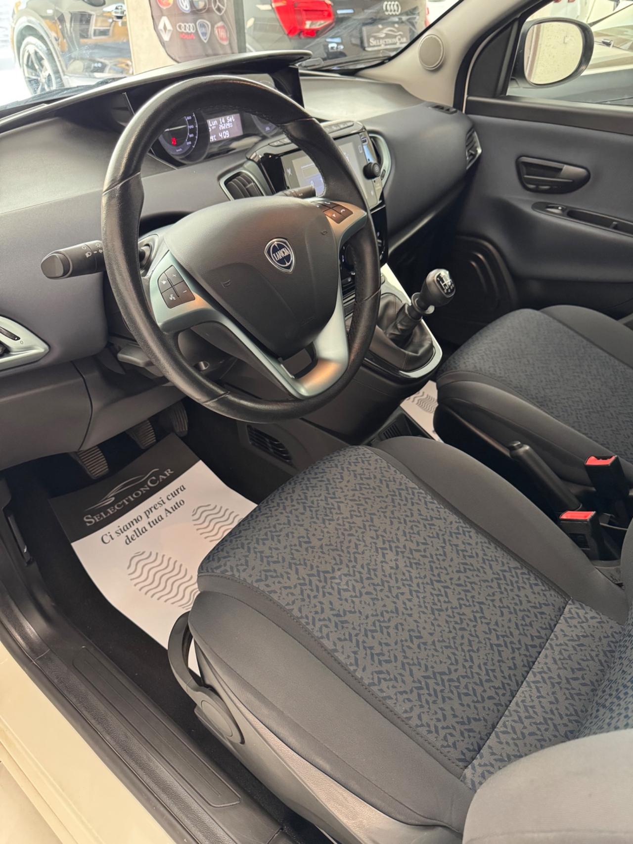 Lancia Ypsilon 1.0 FireFly 5 porte S&S Hybrid Gold