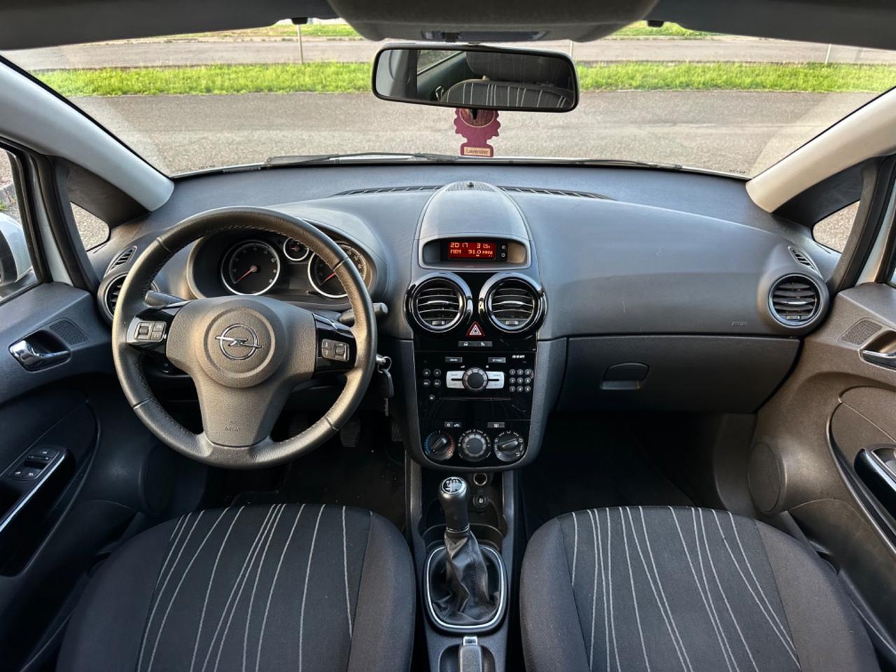 Opel Corsa 1.2 5 porte Cosmo