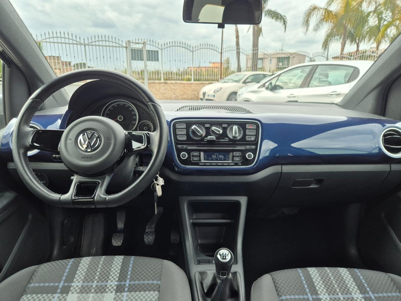 Volkswagen UP! 1.0 5p. NUOVA FULL OPTIONAL 2015