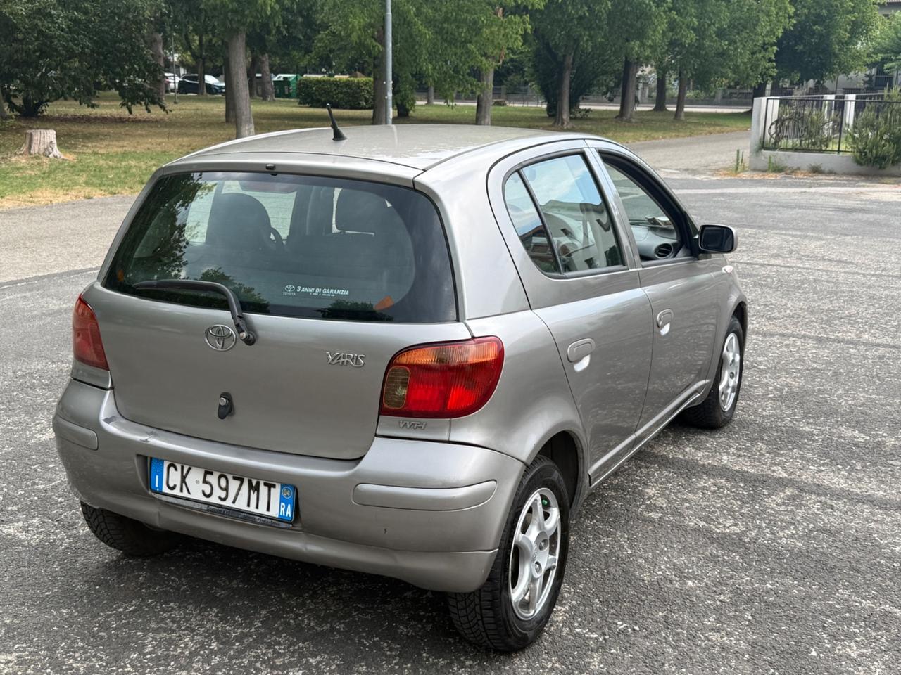 Toyota Yaris 1.3i 16V cat 5 porte Sol