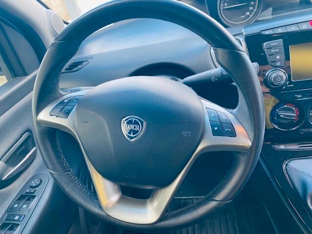 Lancia Ypsilon 1.0 FireFly 5 porte S&S Hybrid Ecochic Silver