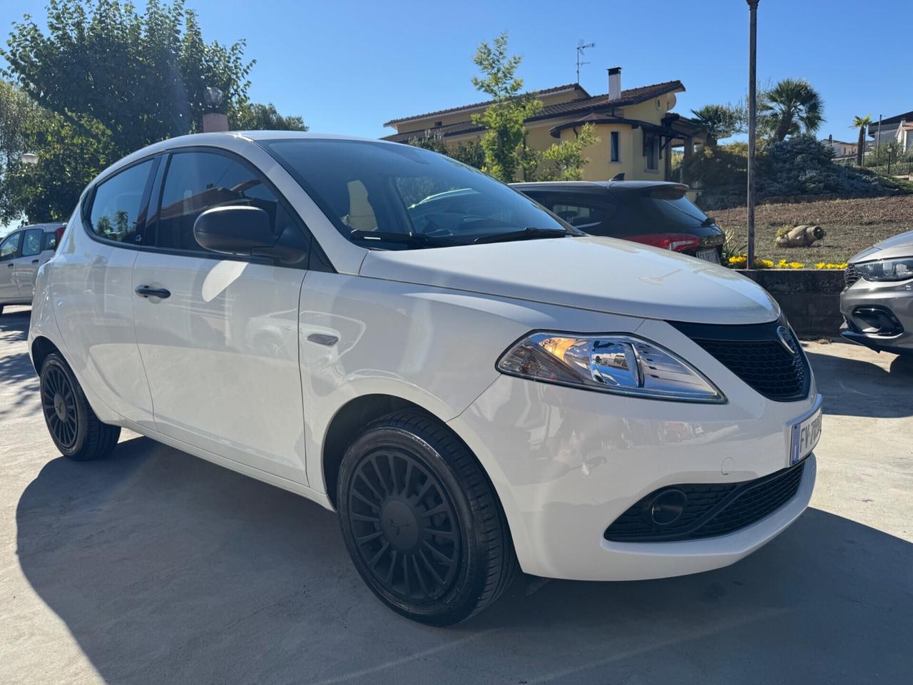Lancia Ypsilon 1.2 69 CV 5 porte S&S Gold