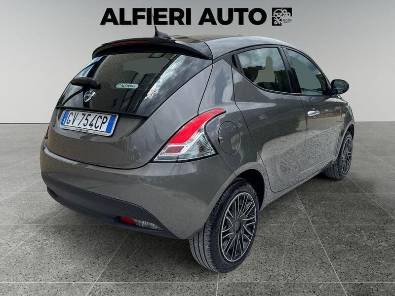 Lancia Ypsilon 1.0 FireFly Hybrid 70cv MT6 Silver S&S - 5 posti