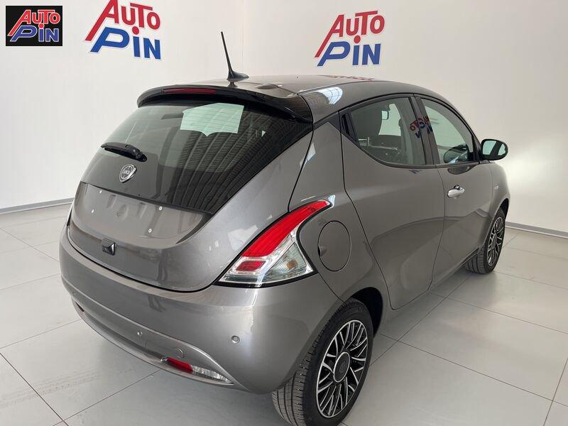 Lancia Ypsilon 1.0 FireFly 5 porte S&S Hybrid Platino