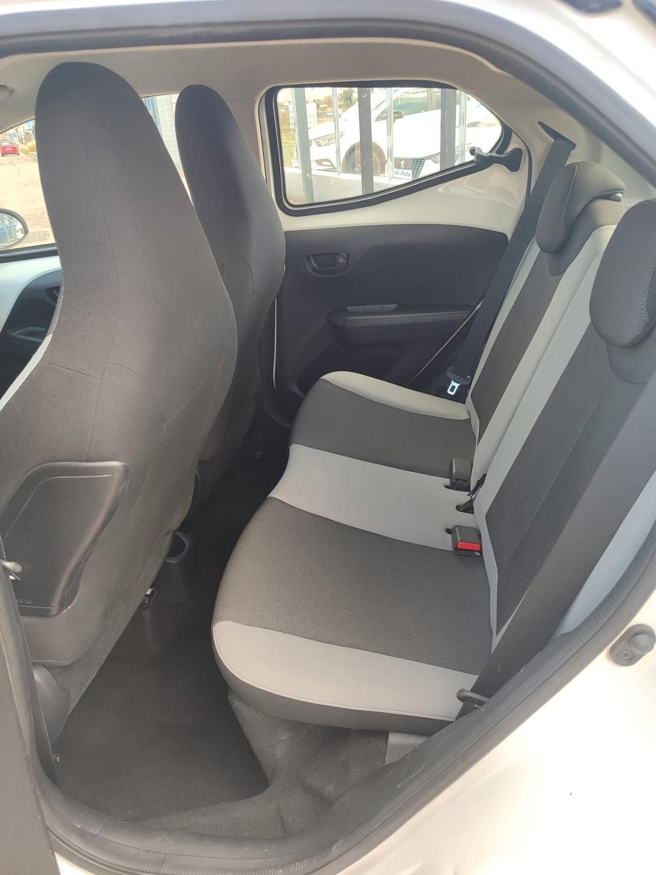 Toyota Aygo 1.0 VVT-i 69 CV 5 porte x-play