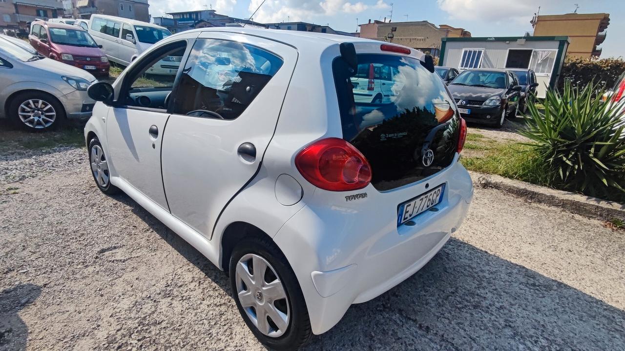 Toyota Aygo 1.0 12V VVT-i 5 porte Now Connect