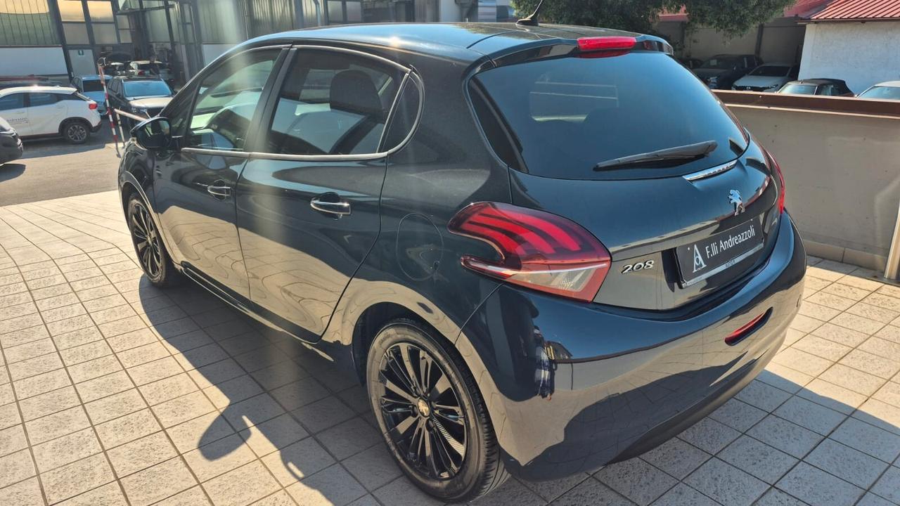 Peugeot 208 PureTech 82 5 porte Black Line