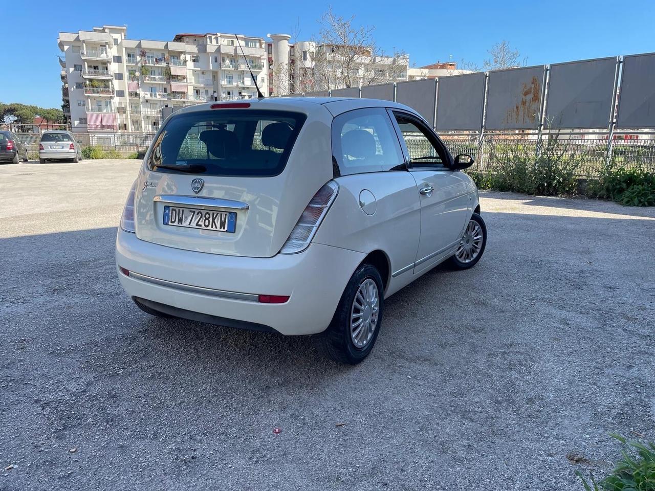 Lancia Ypsilon 1.4 Argento Ecochic GPL