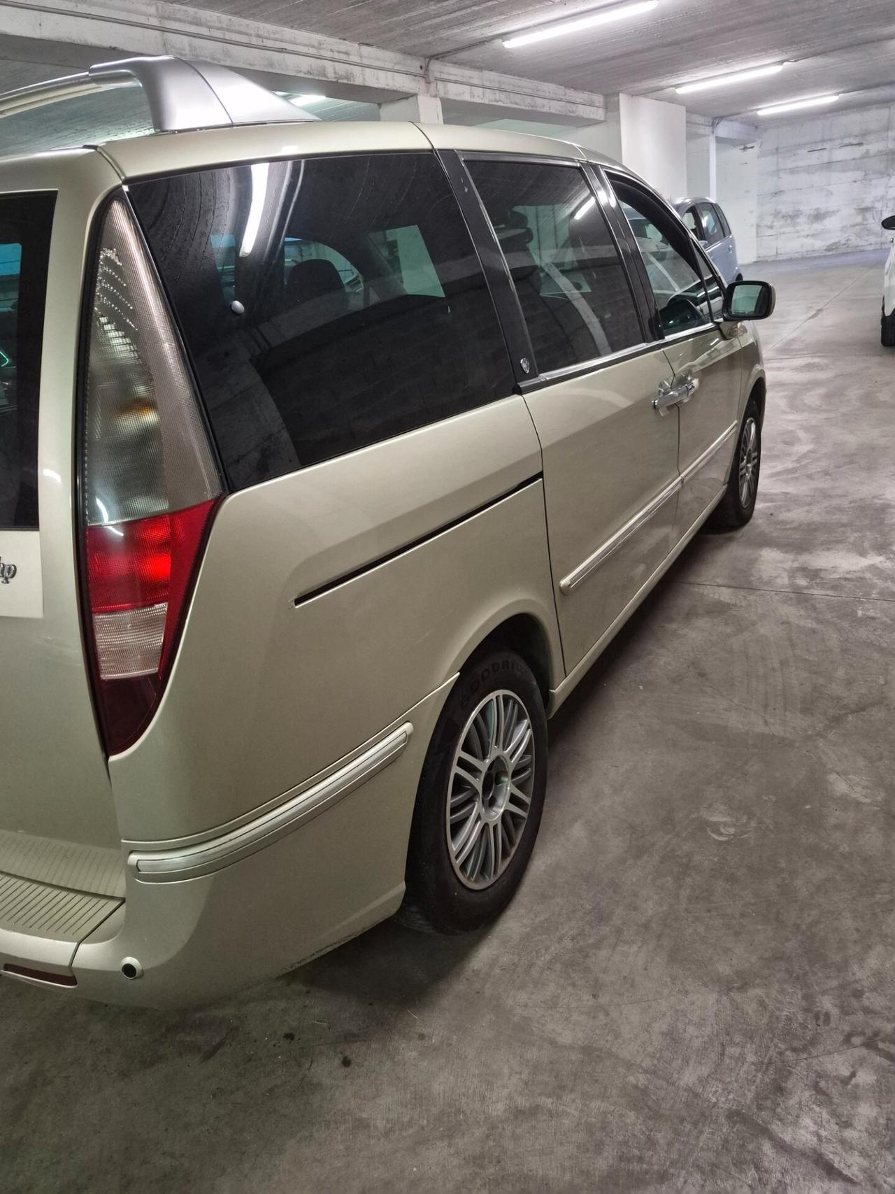 Lancia Phedra 2.2 MJT Platino