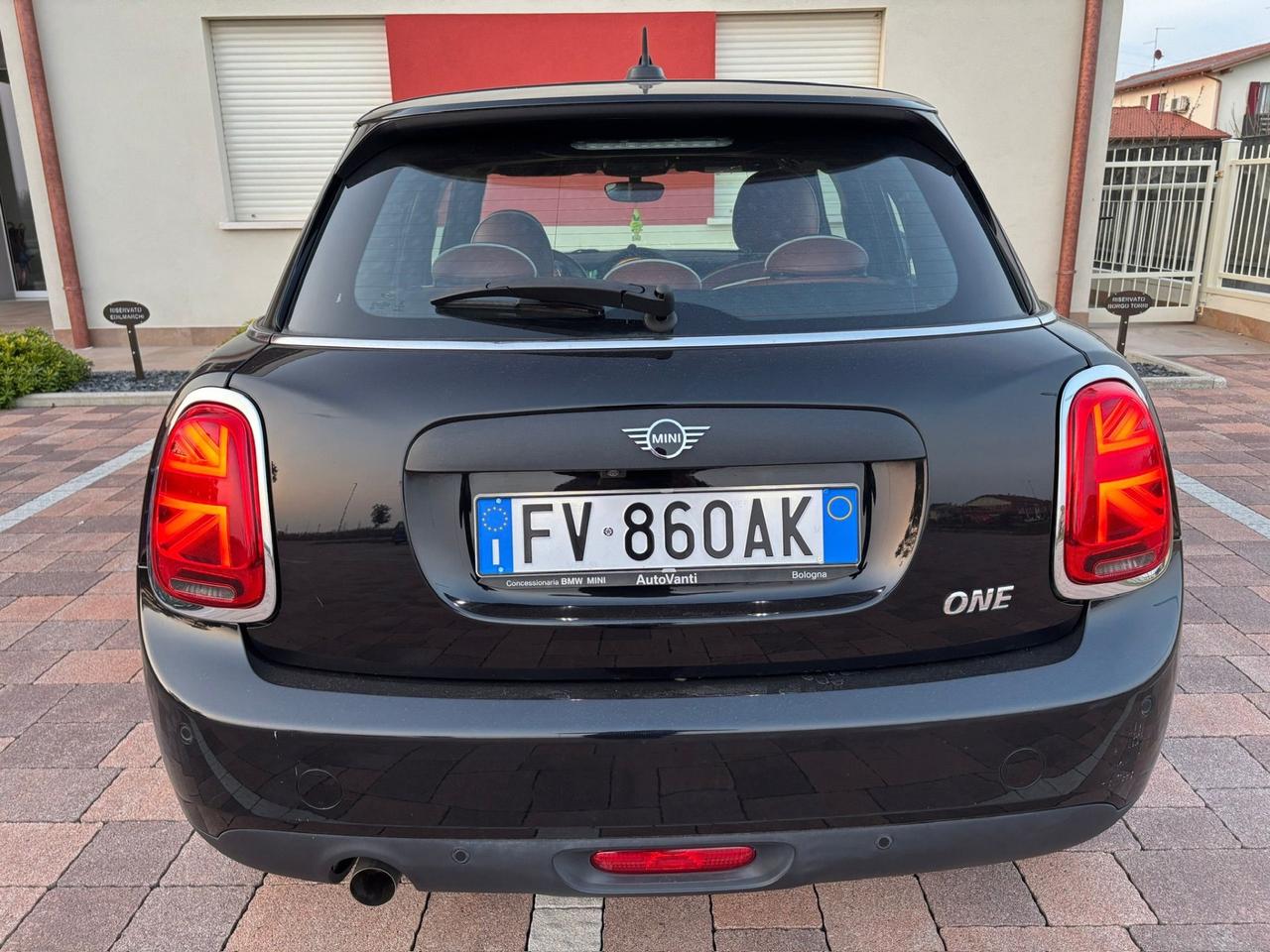 Mini 1.5 One Baker Street 48.768 km!