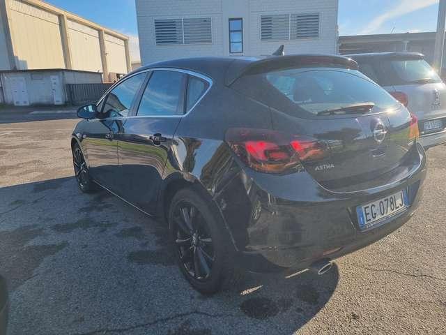 Opel Astra Astra IV 2010 5p 1.6 turbo Cosmo S 180cv