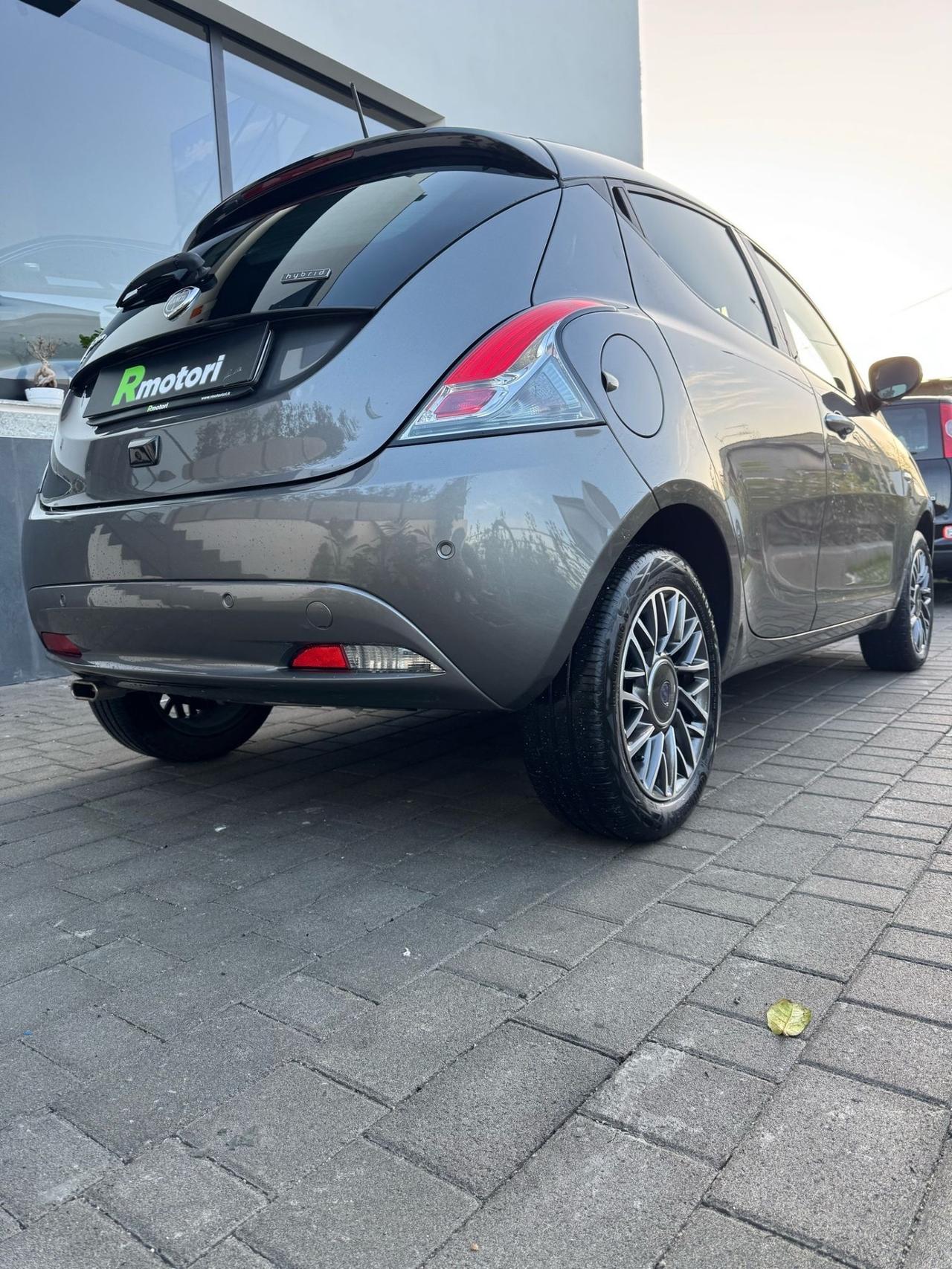 Lancia Ypsilon 1.0 FireFly 5 porte S&S Hybrid Gold