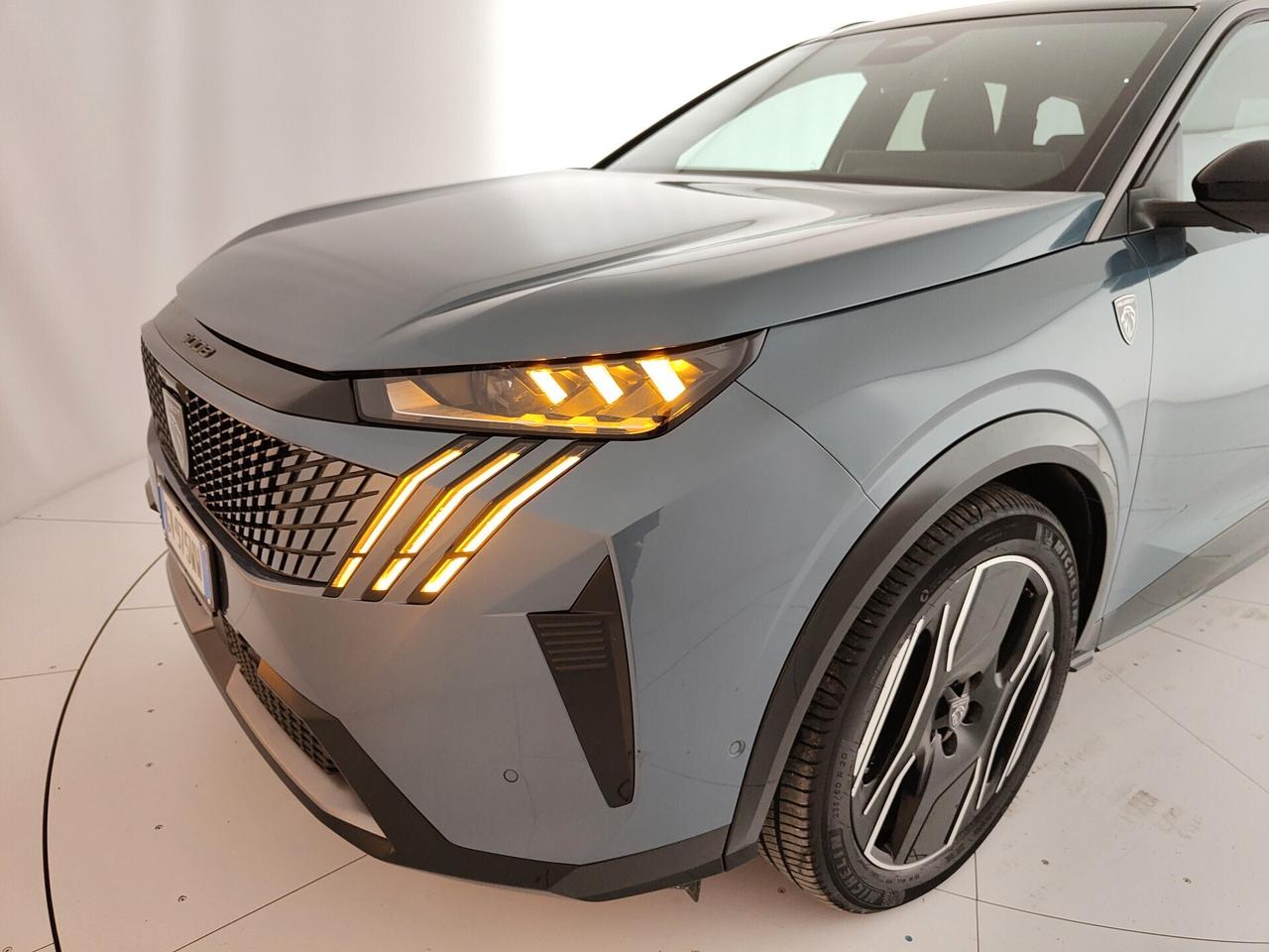 Peugeot 5008 motore elettrico (73kWh) 210 CV GT