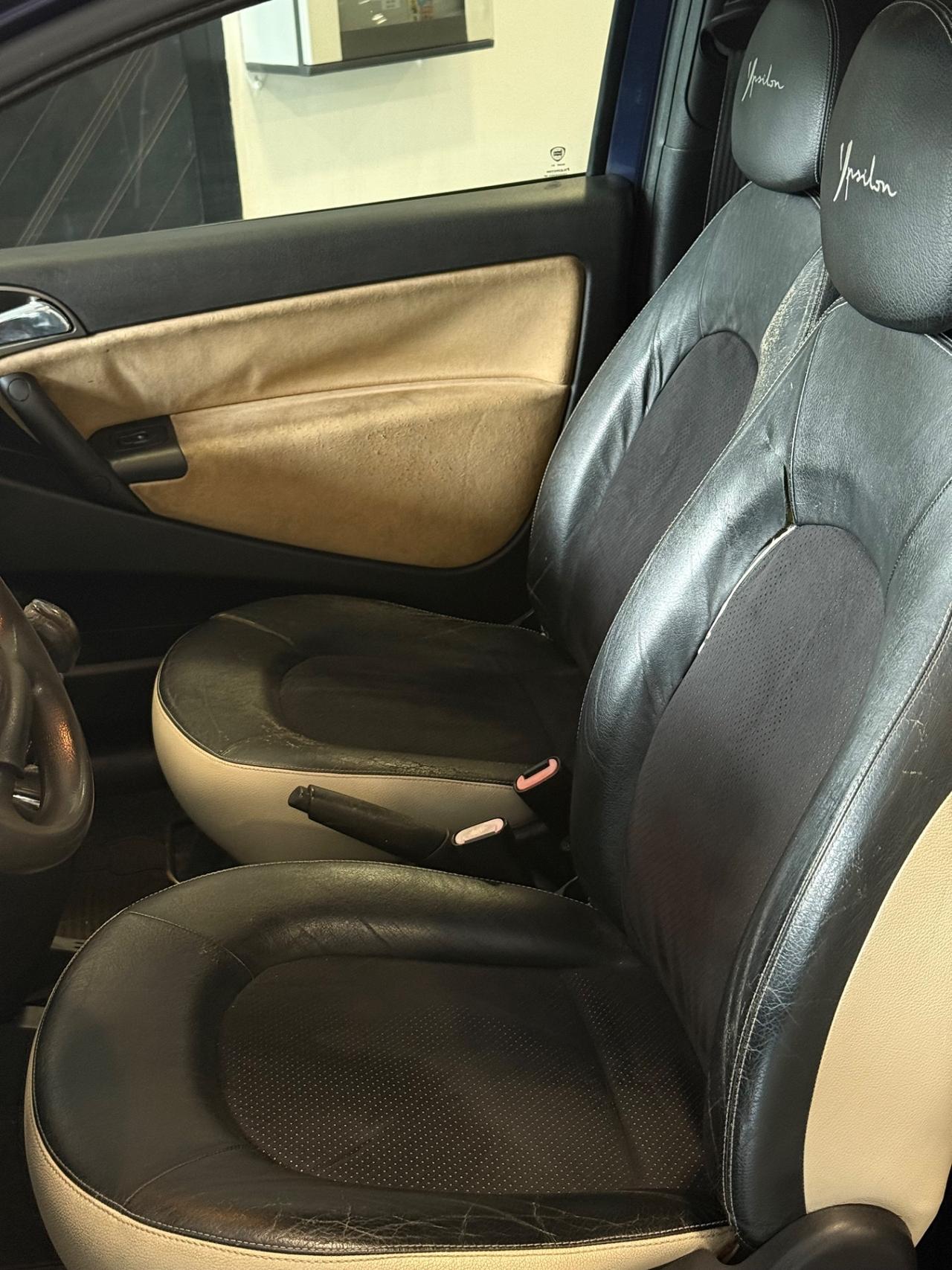 Lancia Ypsilon 1.2 16V Argento GPL