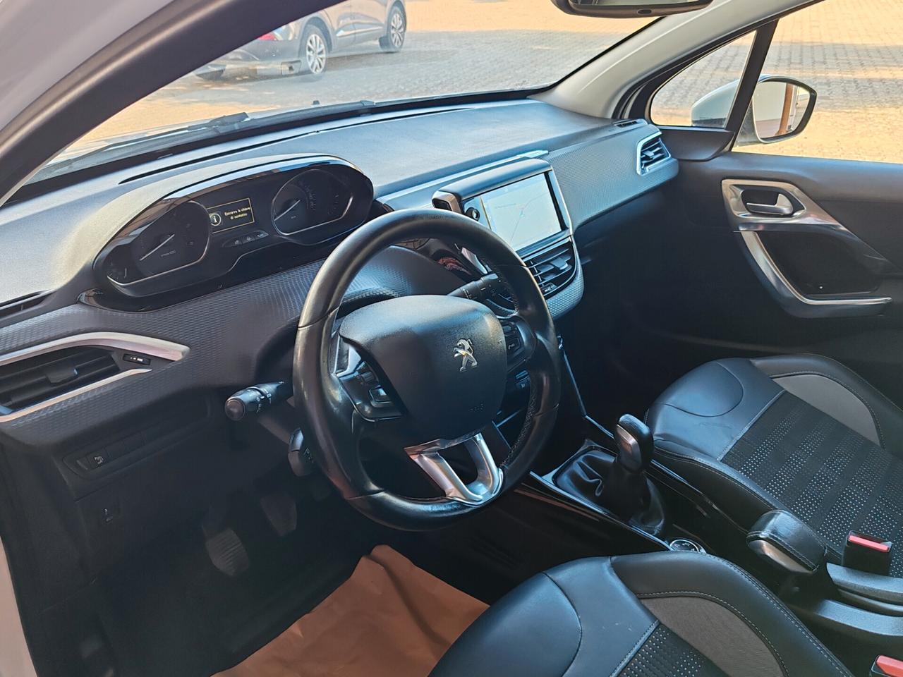 Peugeot 2008 1.6 HDI Allure - NAVI