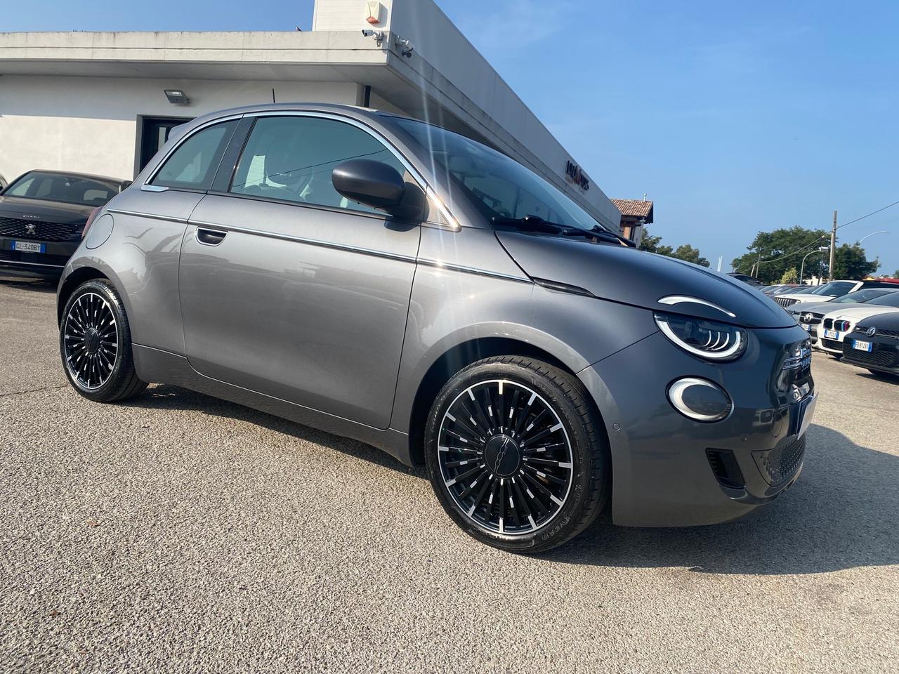 Fiat 500 500e Berlina 42 kWh La Prima