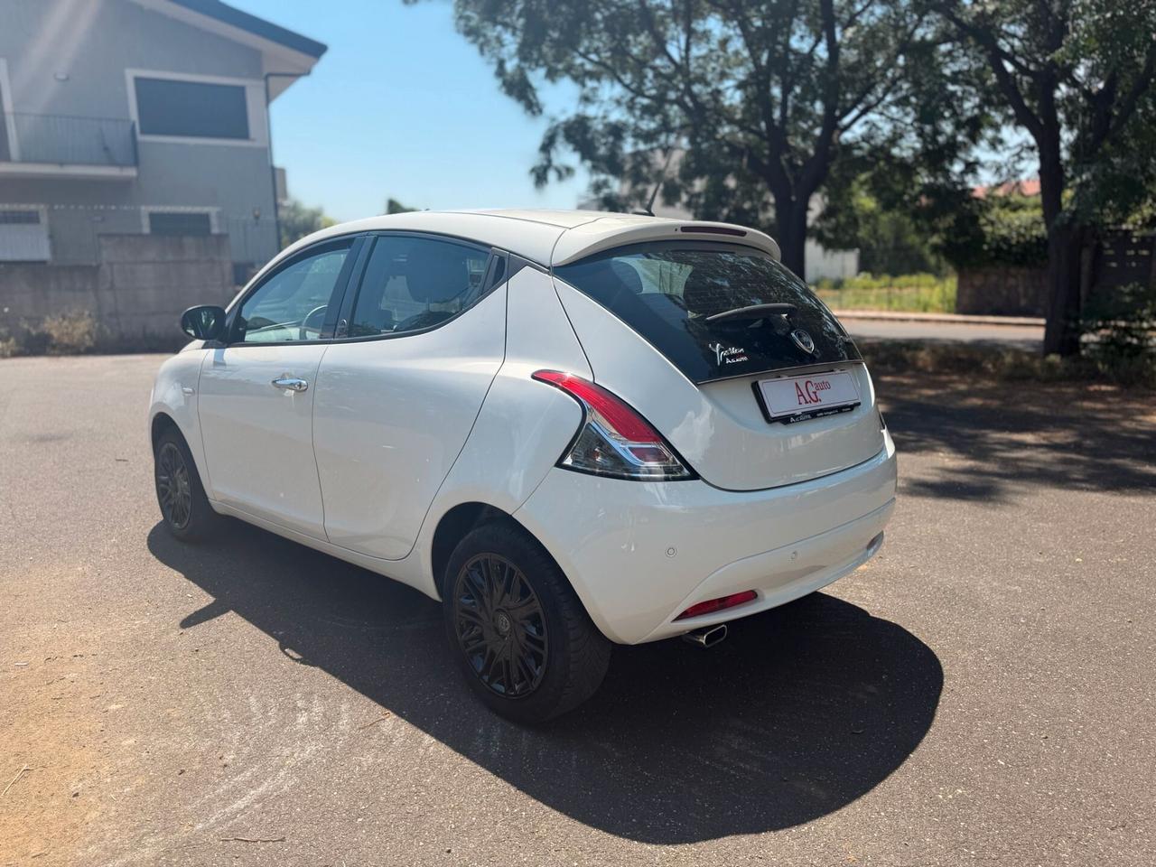 Lancia Ypsilon 1.0 FireFly 5 porte S&S Hybrid Ecochic Gold