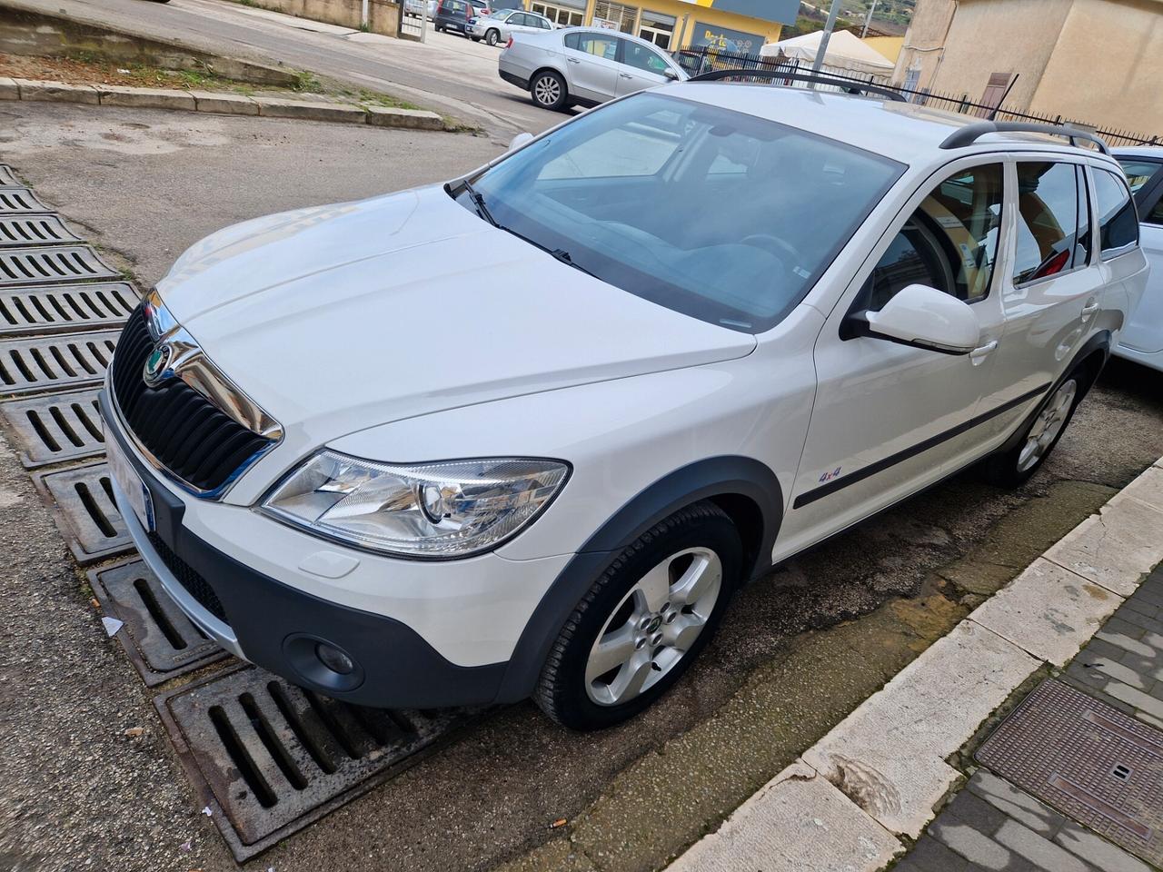 SKODA OCTAVIA SCOUT 4X4 2.0 TDI 140 CV KM CERT