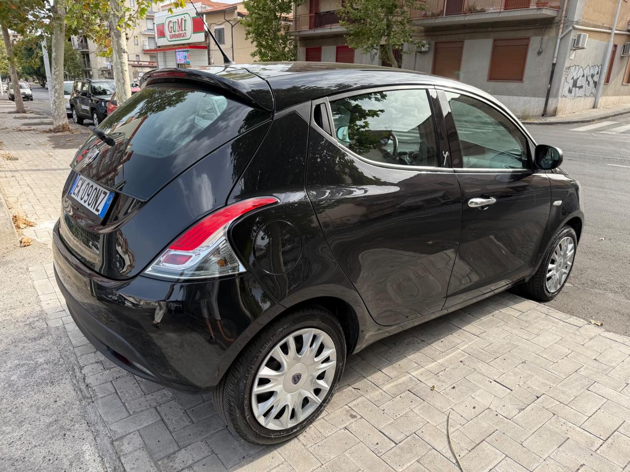 Lancia Ypsilon 1.2 69 CV 5 porte Platinum