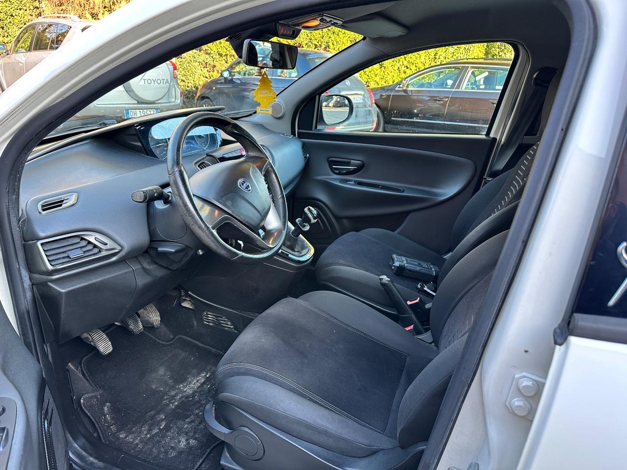 Lancia Ypsilon 1.2 69 CV 5 porte S&S Platinum