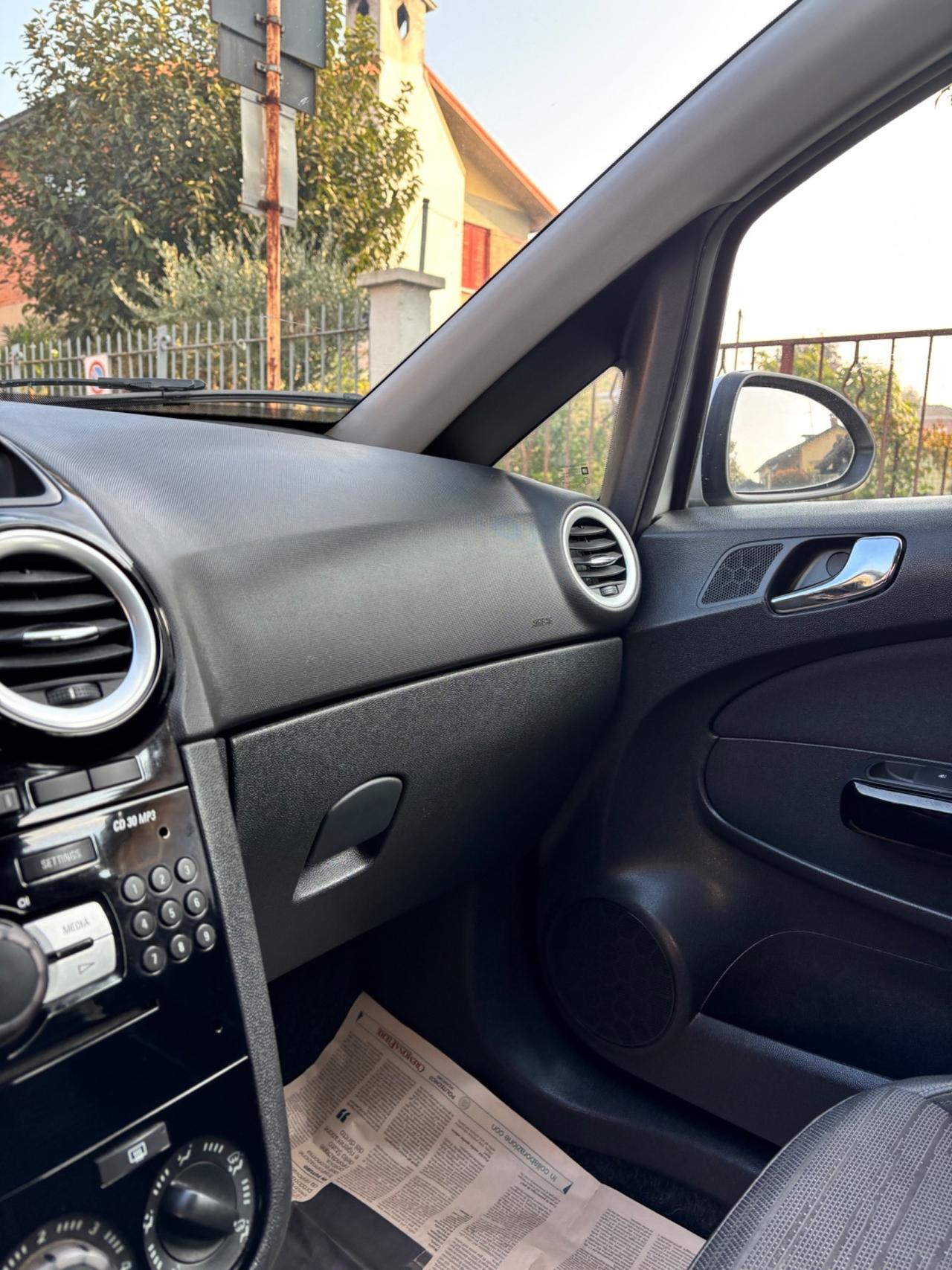Opel Corsa 1.2 5 porte Sport