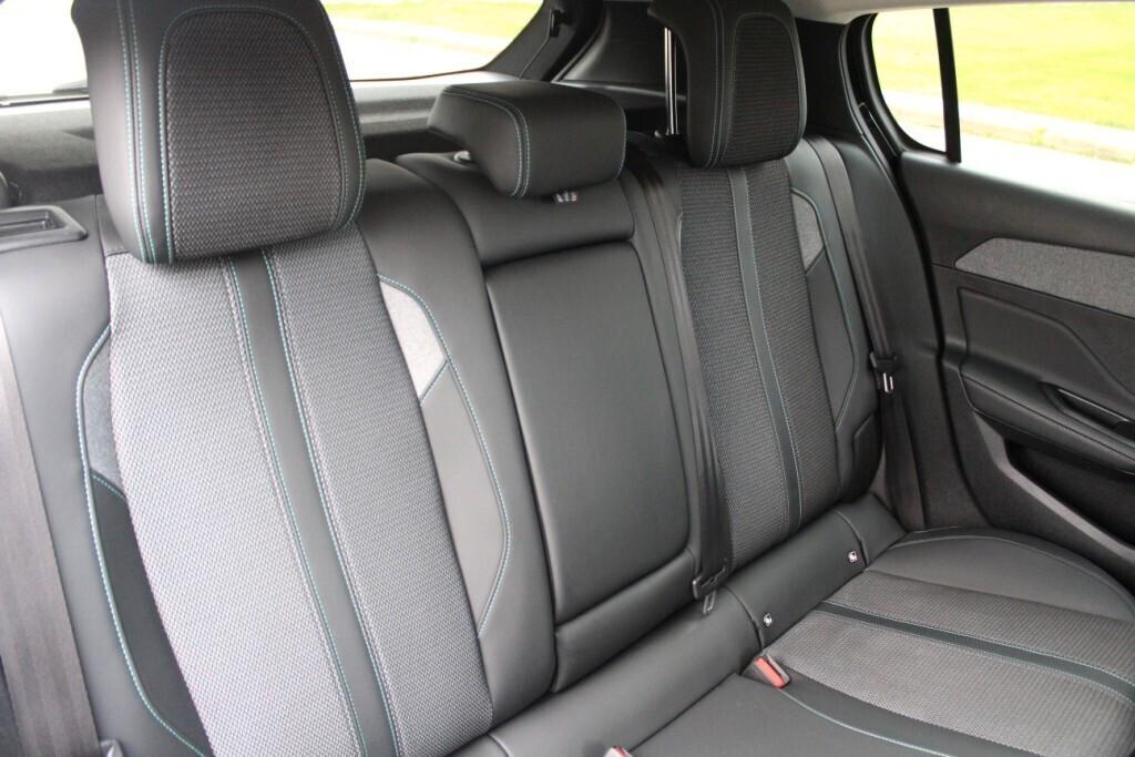 Peugeot 308 berlina EAT8 *LUCI AMBIENTE *PELLE